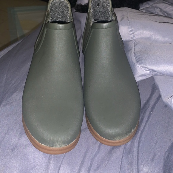 Bogs waterproof shoes like new. Just need wiped off - Picture 3 of 6